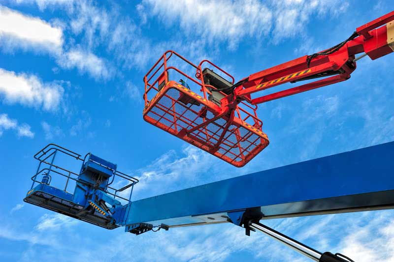 Hosszú távú személyemelő-bérlés: mikor előnyösebb a lízingnél?