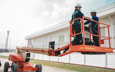 Személyemelő bérlés magasban végzett munkákhoz: Útmutató a megfelelő gép kiválasztásához